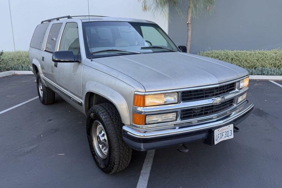 1999 Chevrolet Suburban sold at auction for $12,500
