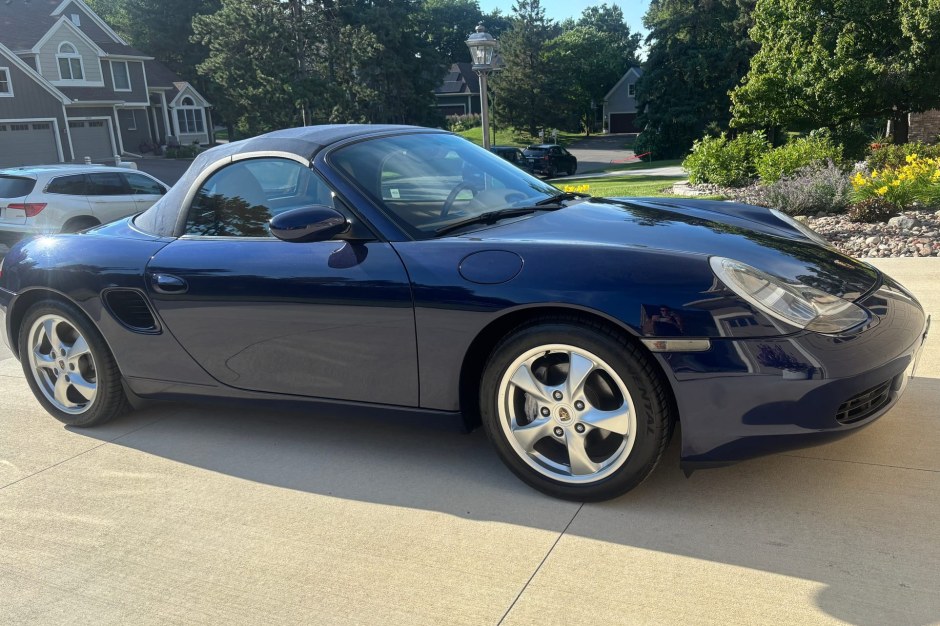 2001 Porsche Boxster sold at auction for $14,000