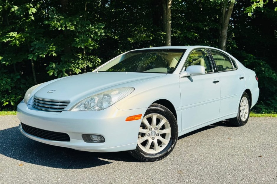 2004 Lexus ES sold at auction for $11,000