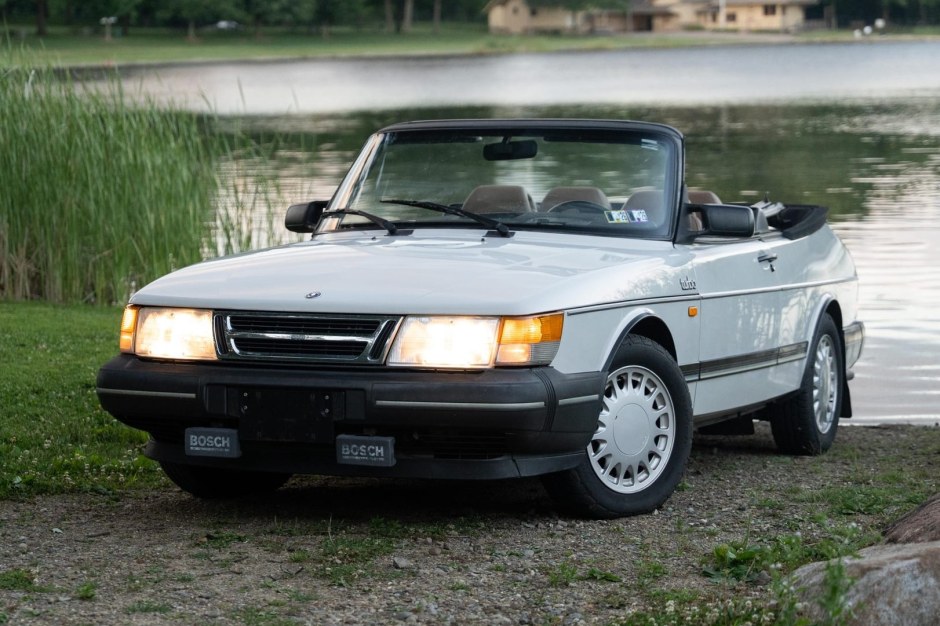 1989 Saab 900 sold at auction for $4,500