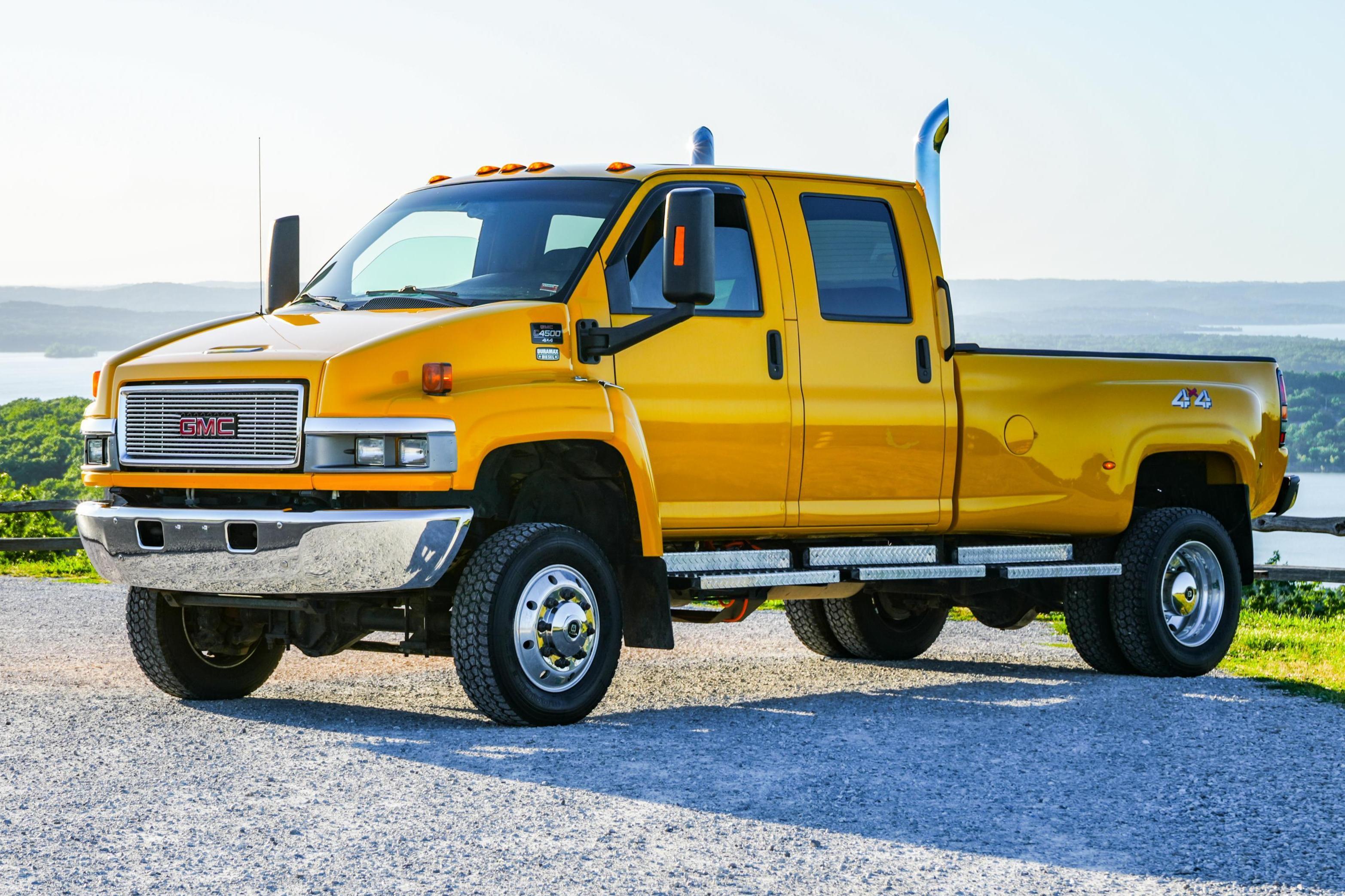 2005 GMC TopKick sold at auction for $33,750