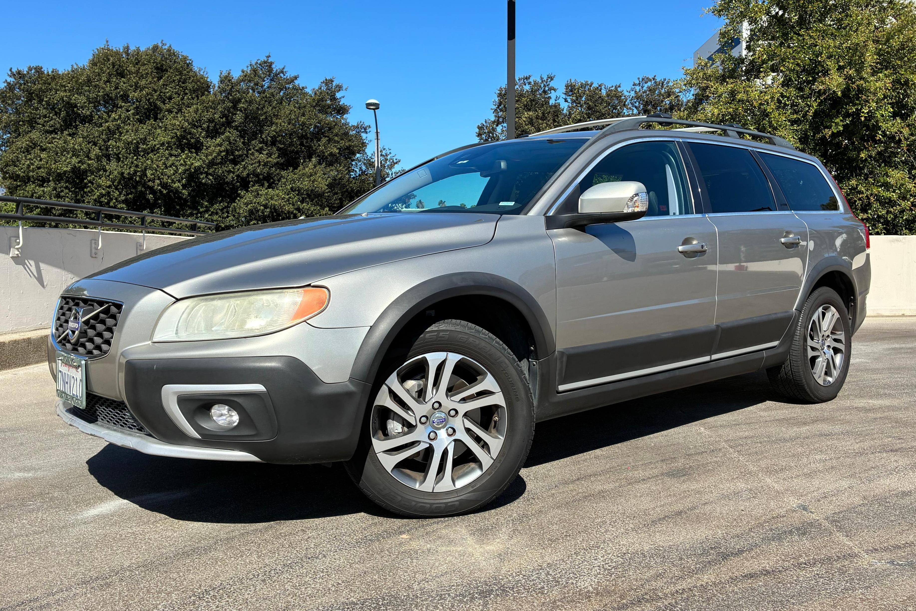 2015 Volvo XC70 sold at auction for $6,200