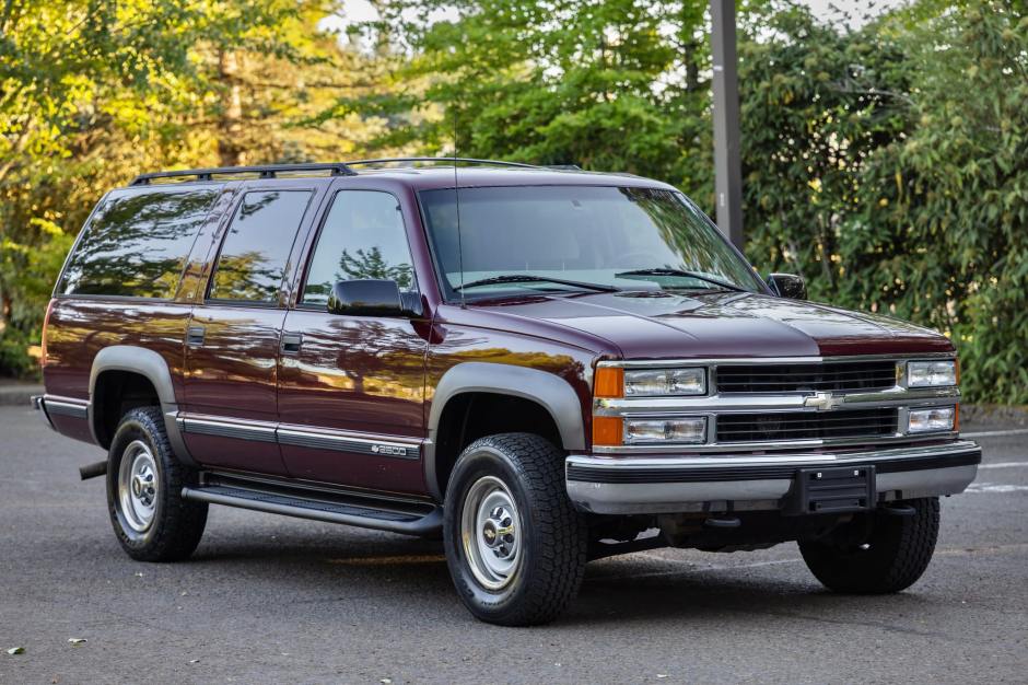 1999 Chevrolet Suburban sold at auction for $23,000