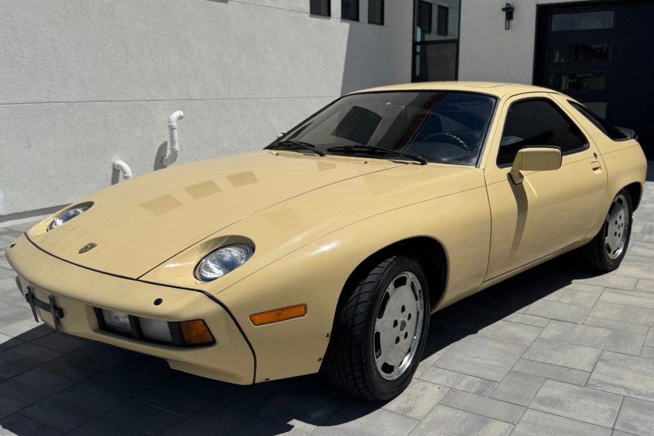 1982 Porsche 928 sold at auction for $14,500