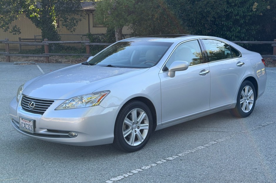 2008 Lexus ES sold at auction for $19,999
