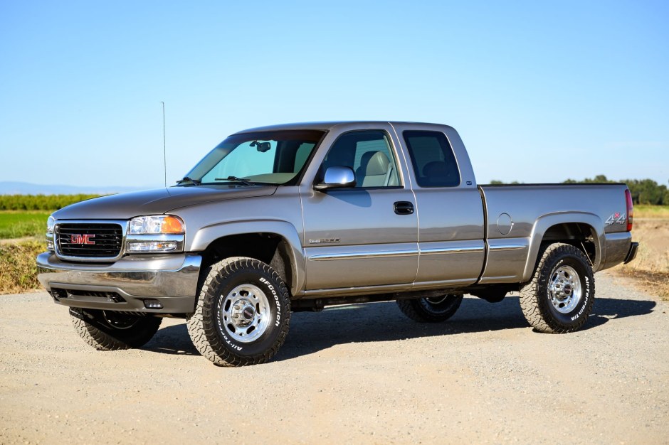 1999 GMC Sierra sold at auction for $19,750
