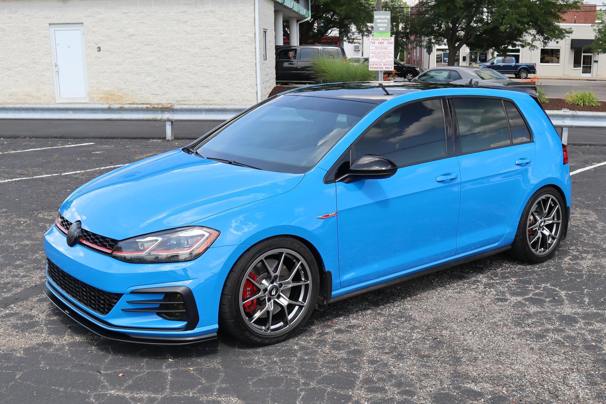 2019 Volkswagen GTI sold at auction for $21,250