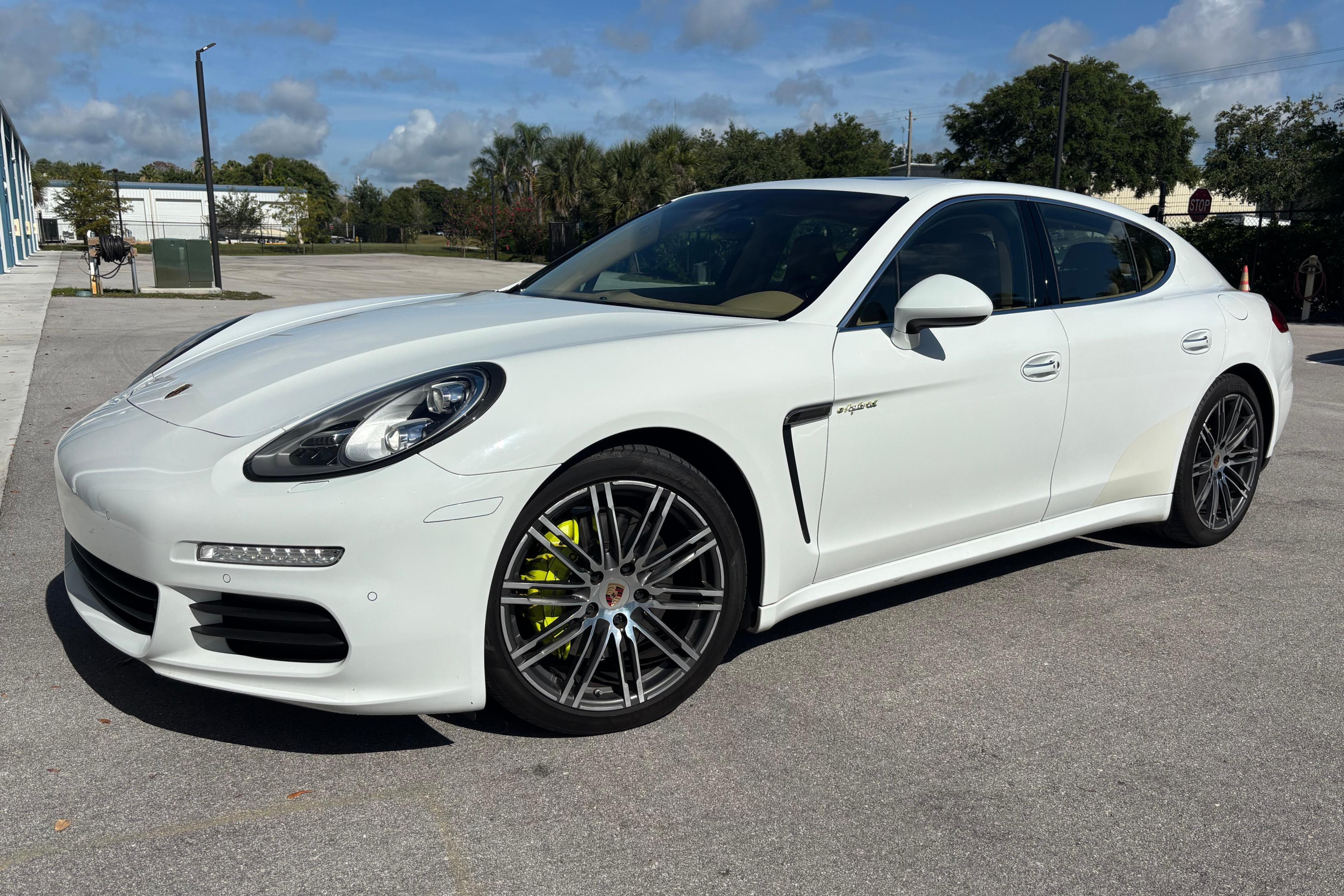 2014 Porsche Panamera sold at auction for $17,500