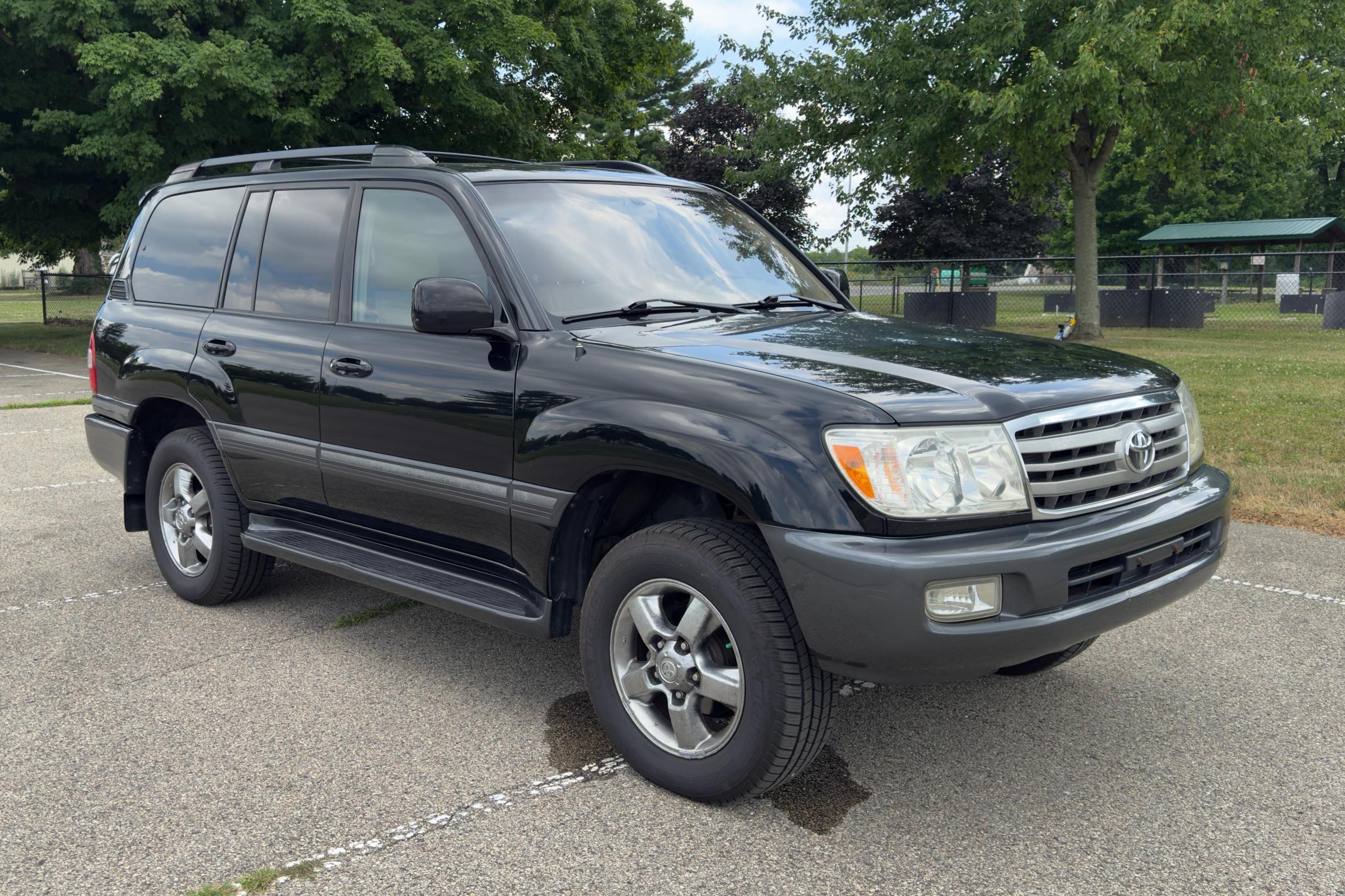 2006 Toyota Land Cruiser 100 Series sold at auction for $14,700