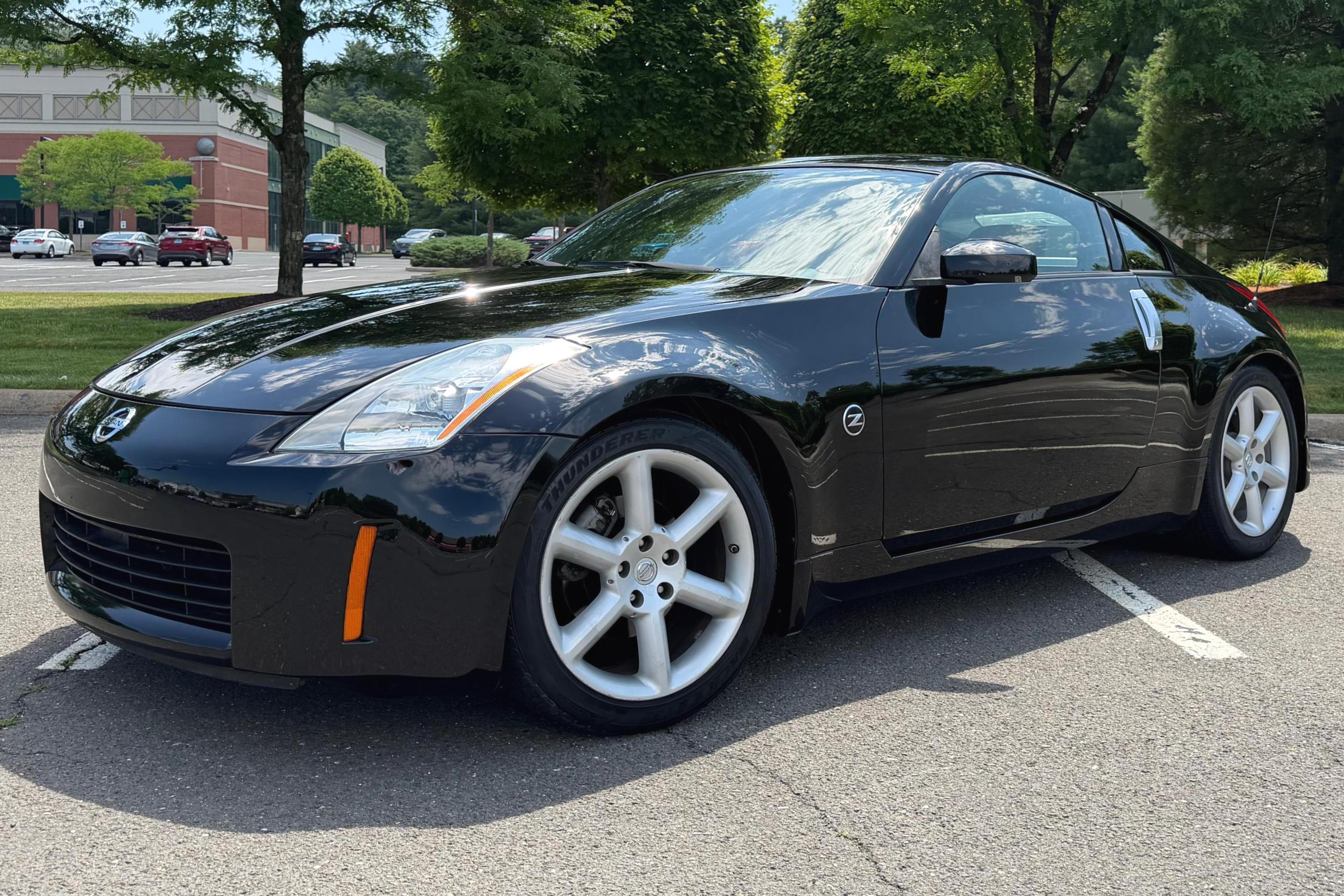 2003 Nissan 350Z sold at auction for $15,500