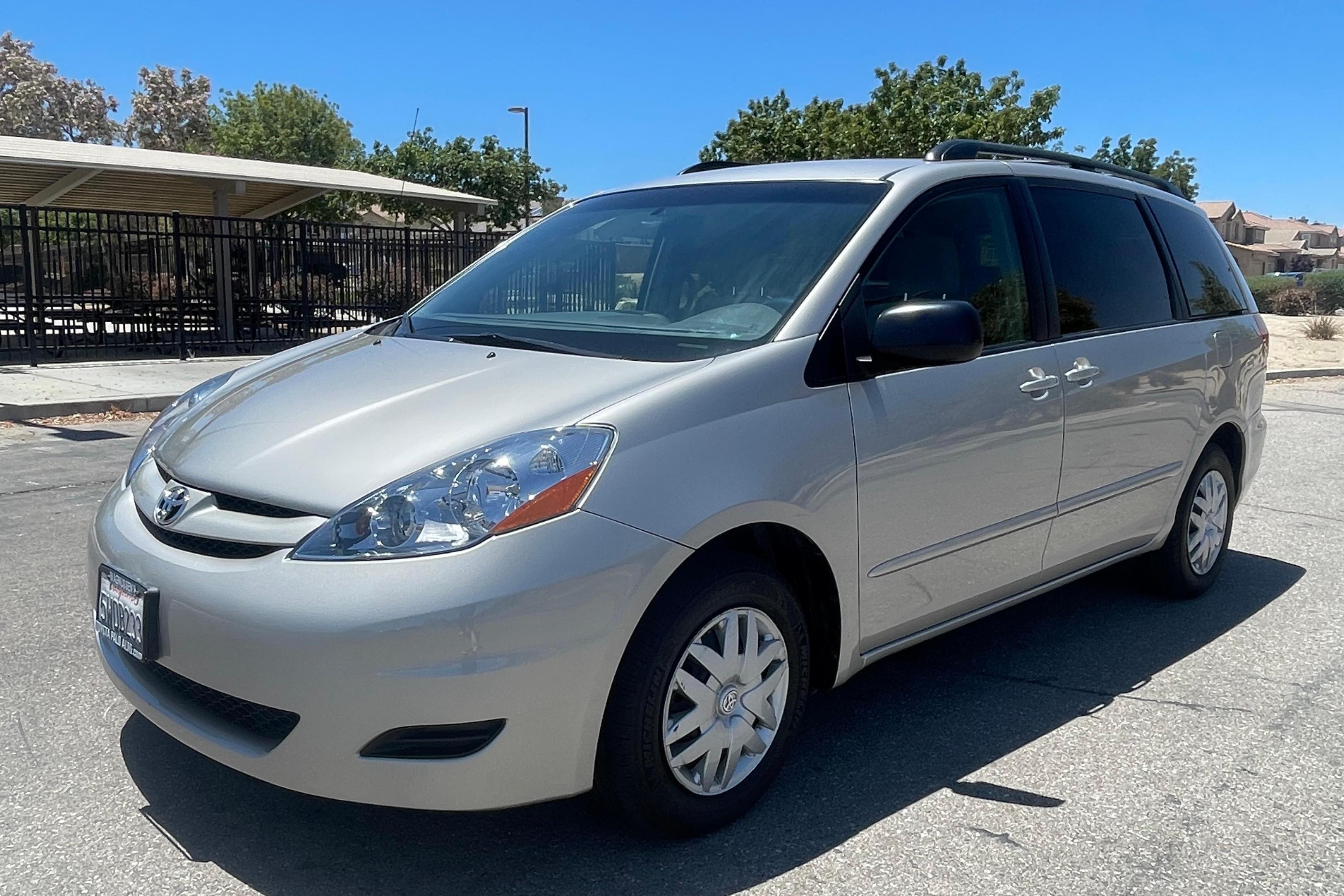 2007 Toyota Sienna sold at auction for $13,500