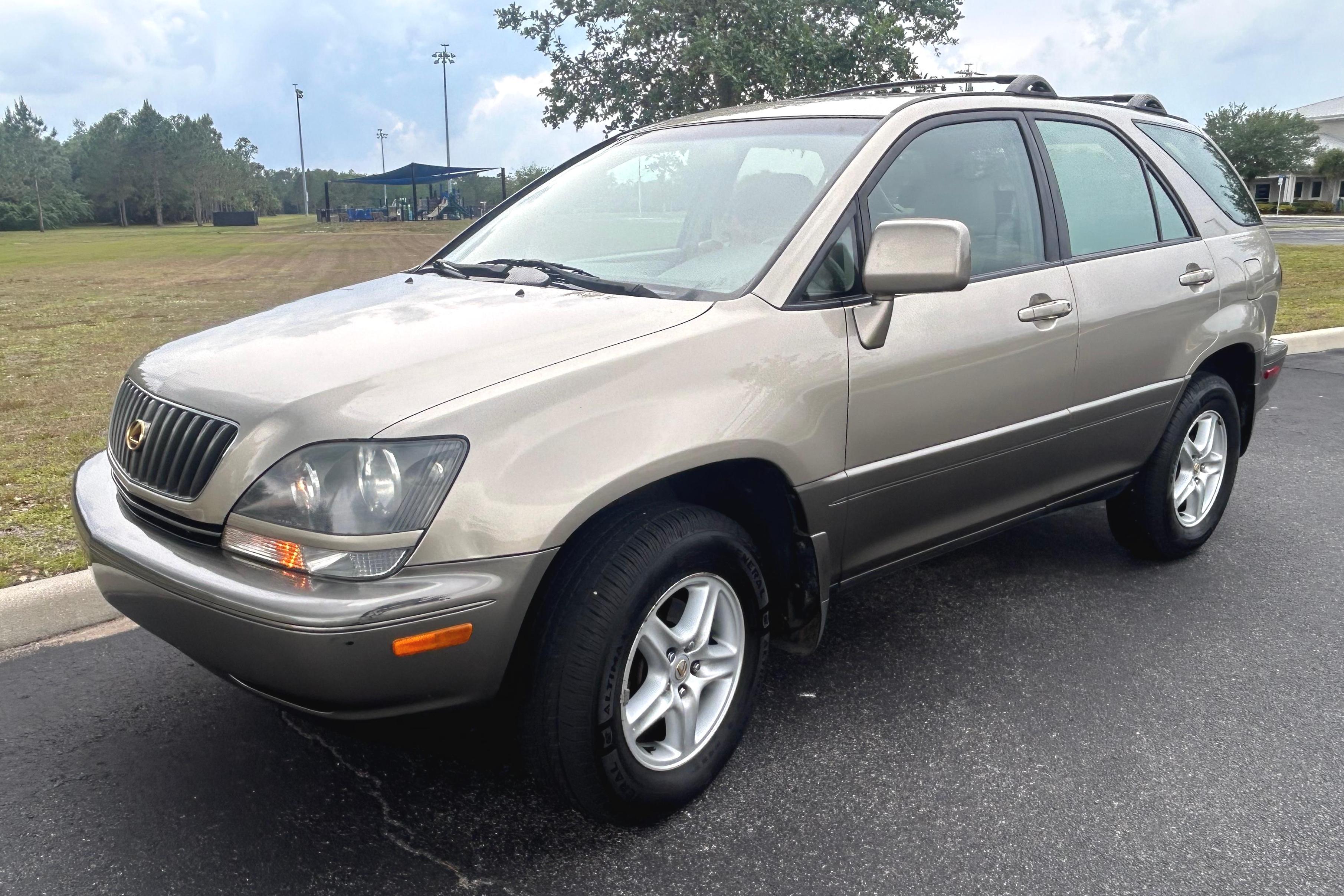 2000 Lexus RX sold at auction for $5,750