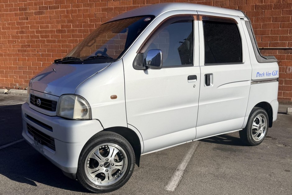 2001 Daihatsu Hijet sold at auction for $8,851