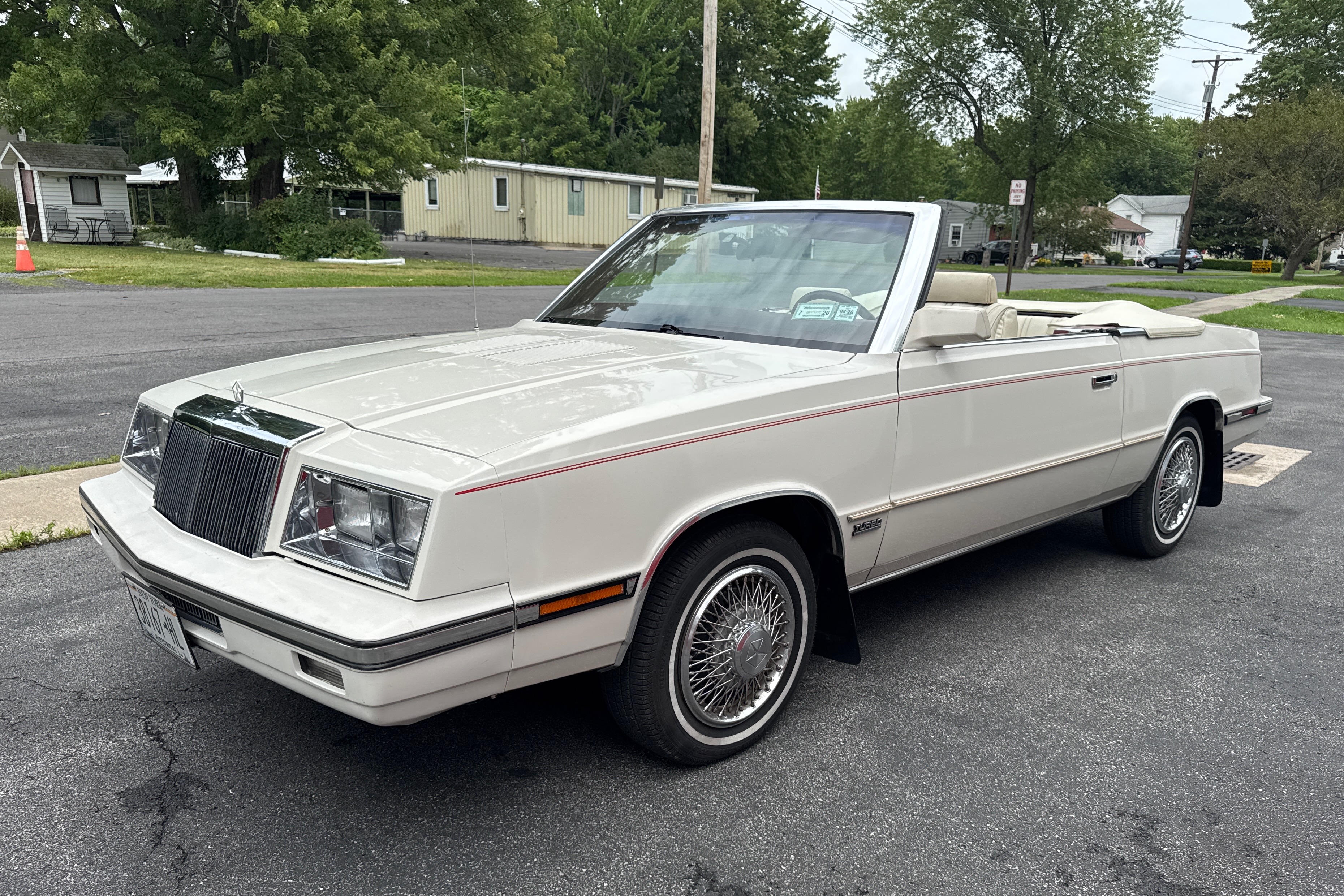 1985 Chrysler LeBaron sold at auction for $6,500