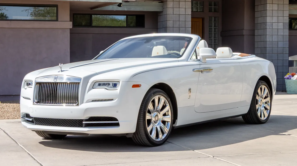2016 Rolls-Royce Dawn sold at auction for $201,000