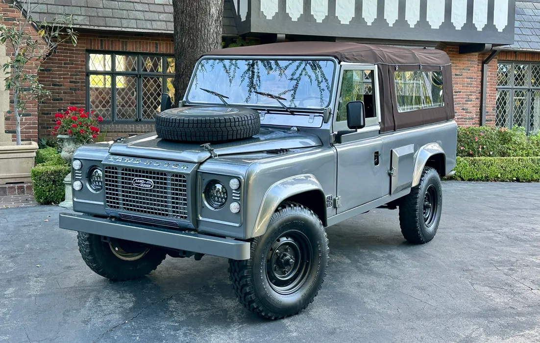1986 Land Rover Defender sold at auction for $45,000