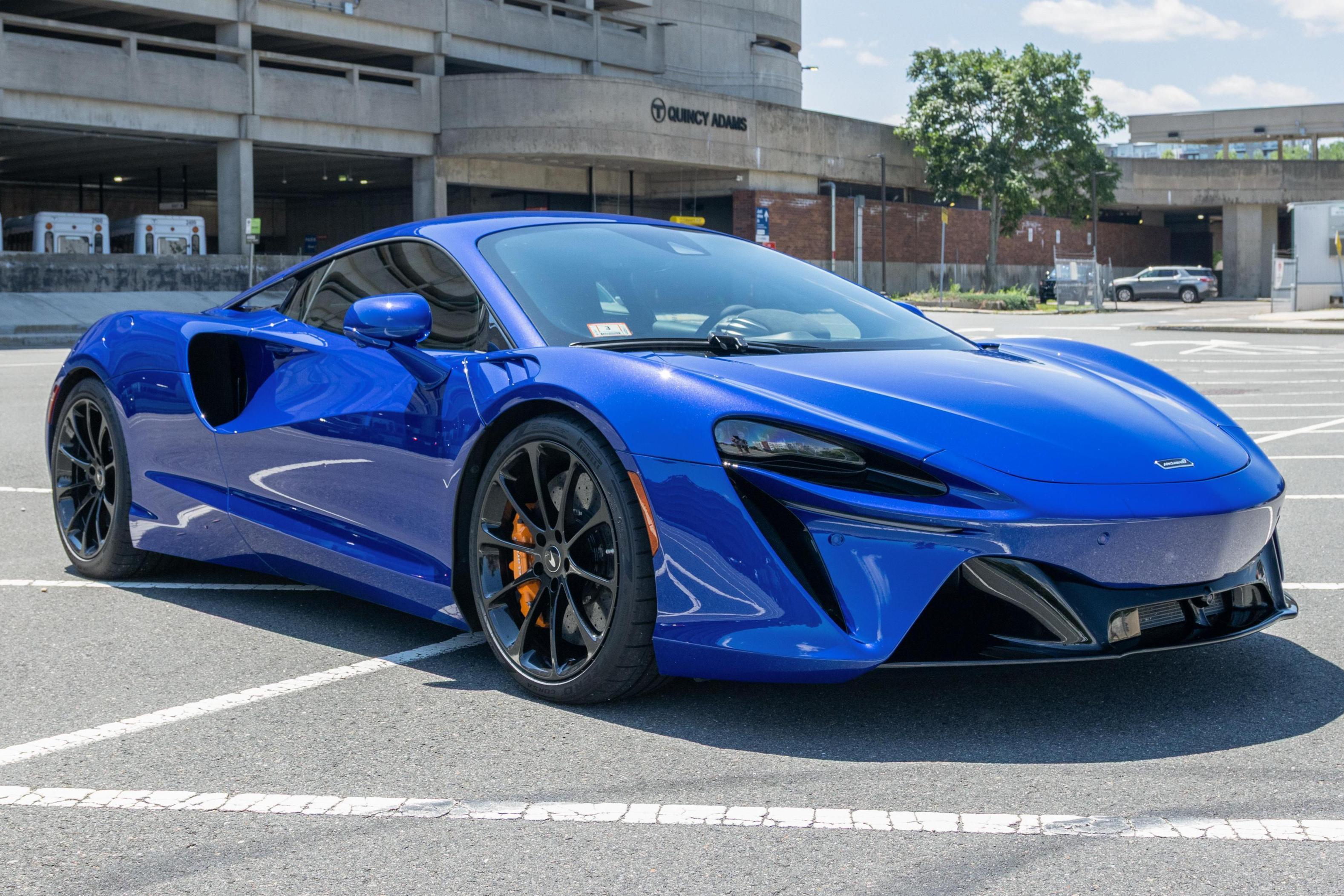 2023 McLaren Artura sold at auction for $147,000