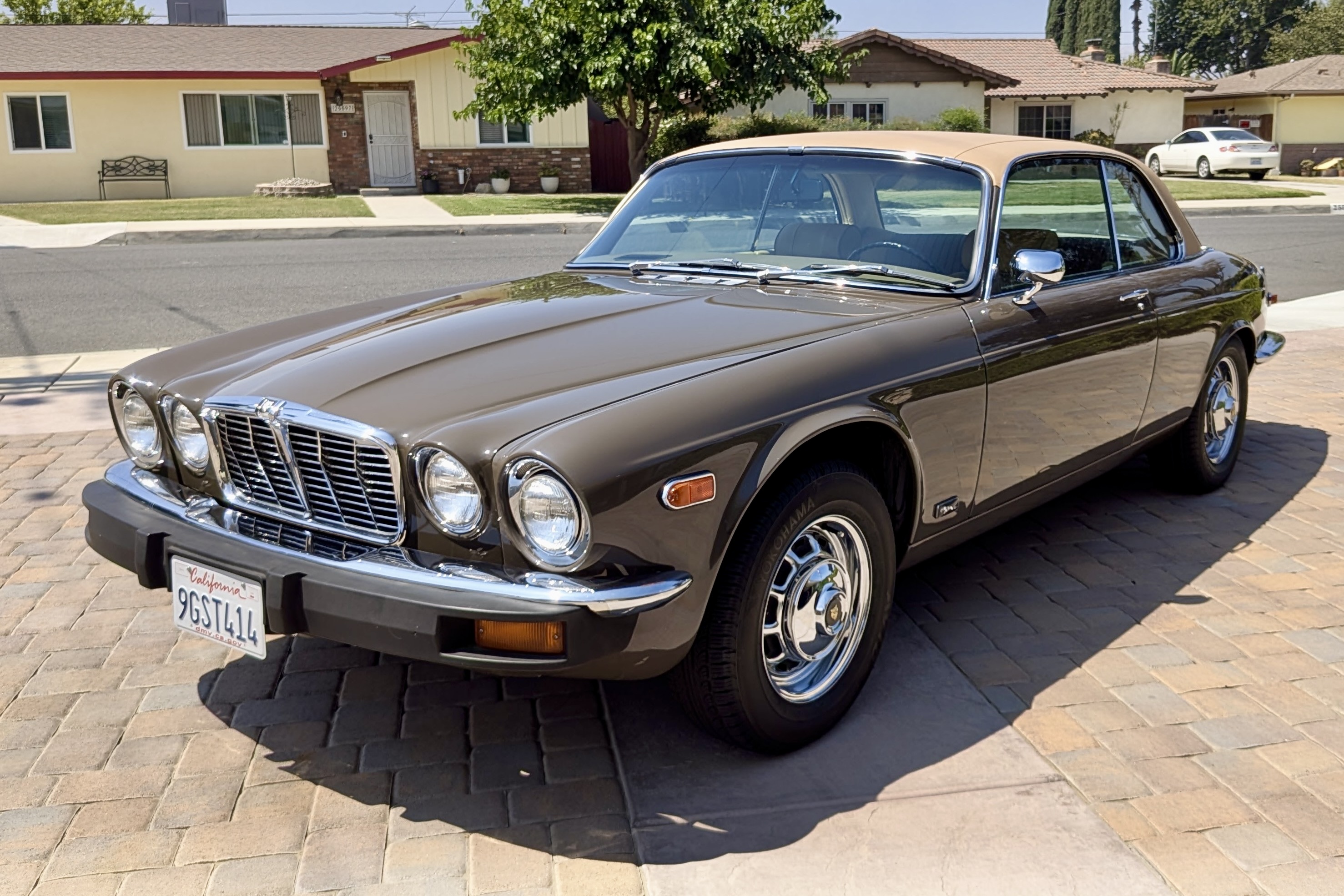 1975 Jaguar XJ sold at auction for $35,000