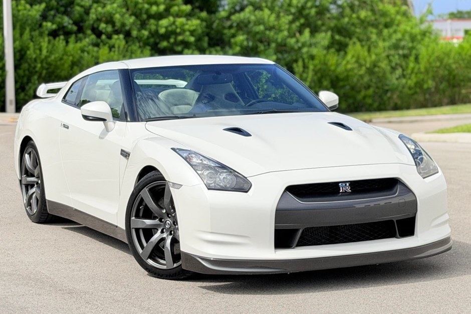 2010 Nissan GT-R sold at auction for $70,000