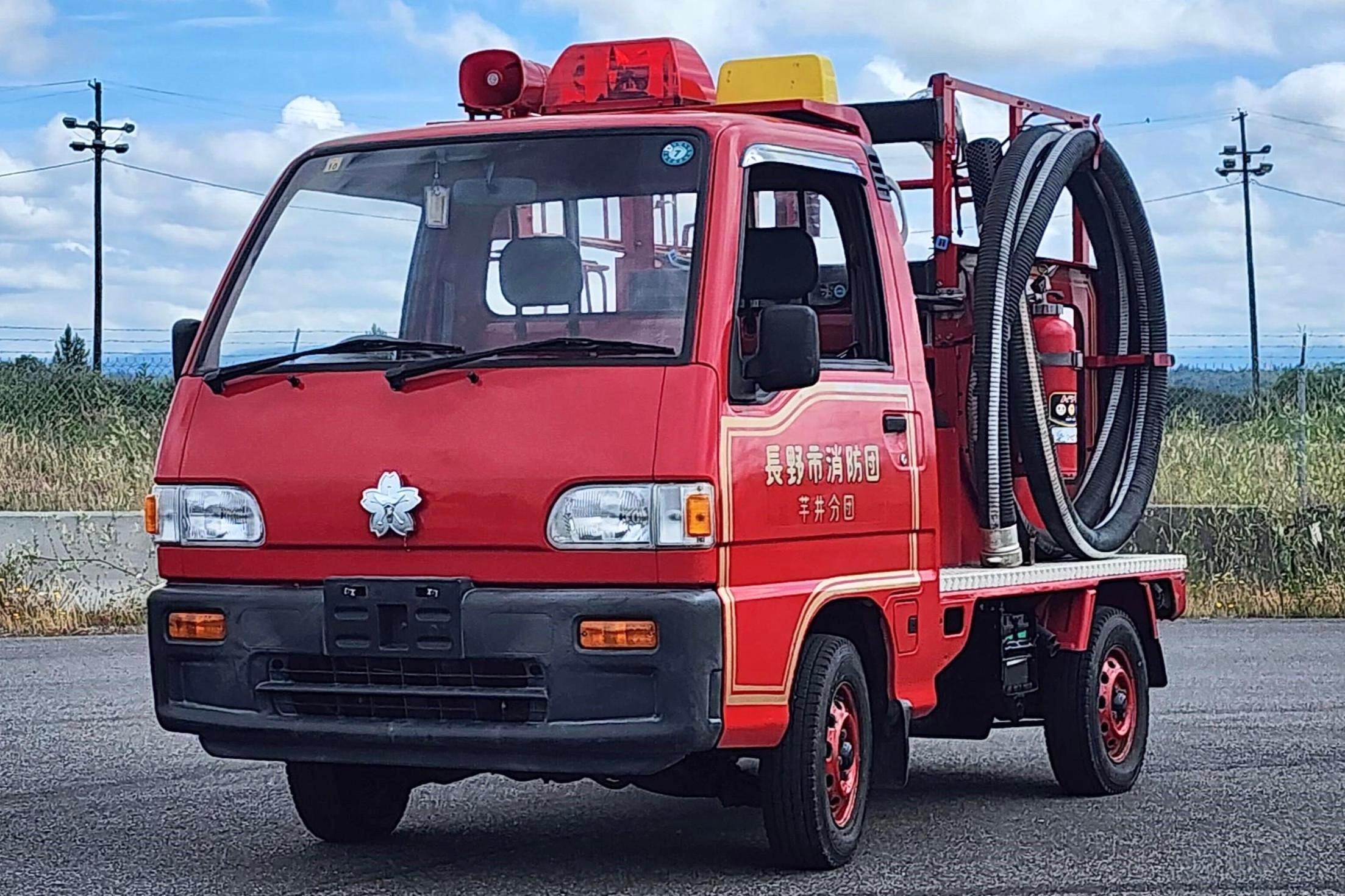 1995 Subaru Sambar sold at auction for $15,111