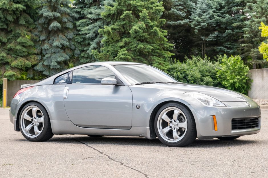 2005 Nissan 350Z sold at auction for $16,250