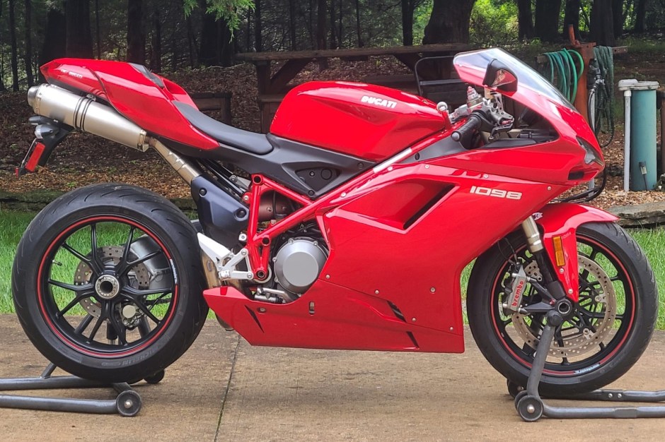2007 Ducati Superbike sold at auction for $9,105