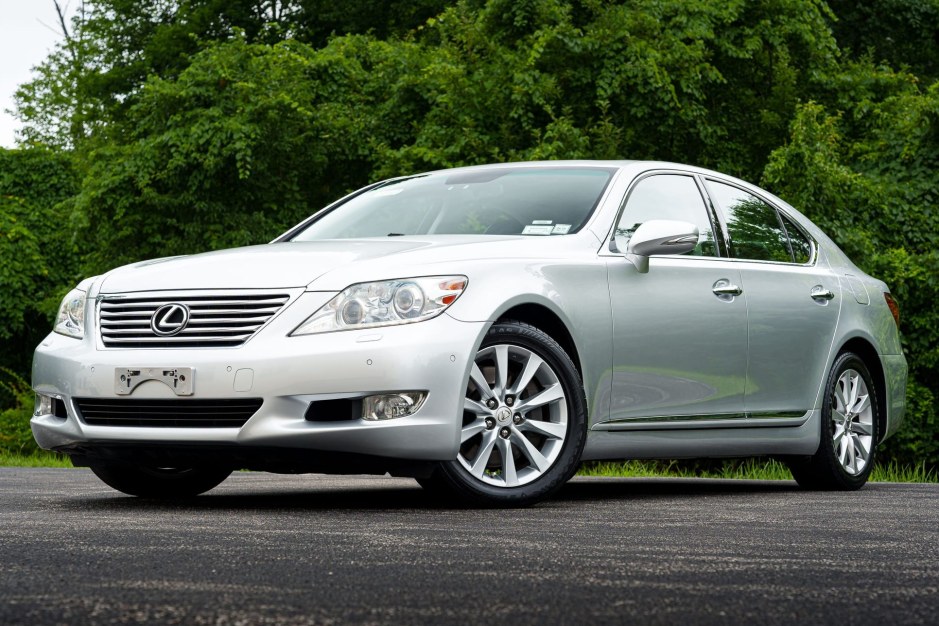 2011 Lexus LS sold at auction for $21,750