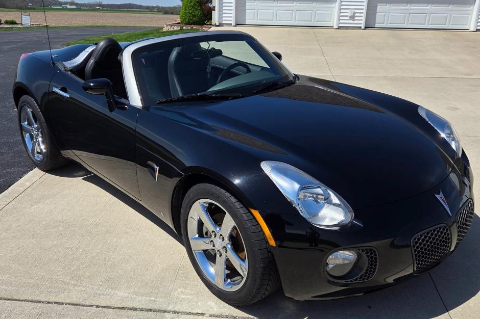2007 Pontiac Solstice sold at auction for $11,750