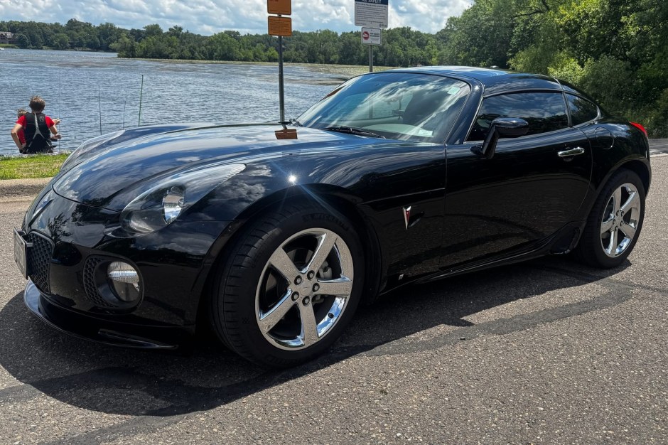 2009 Pontiac Solstice sold at auction for $20,000