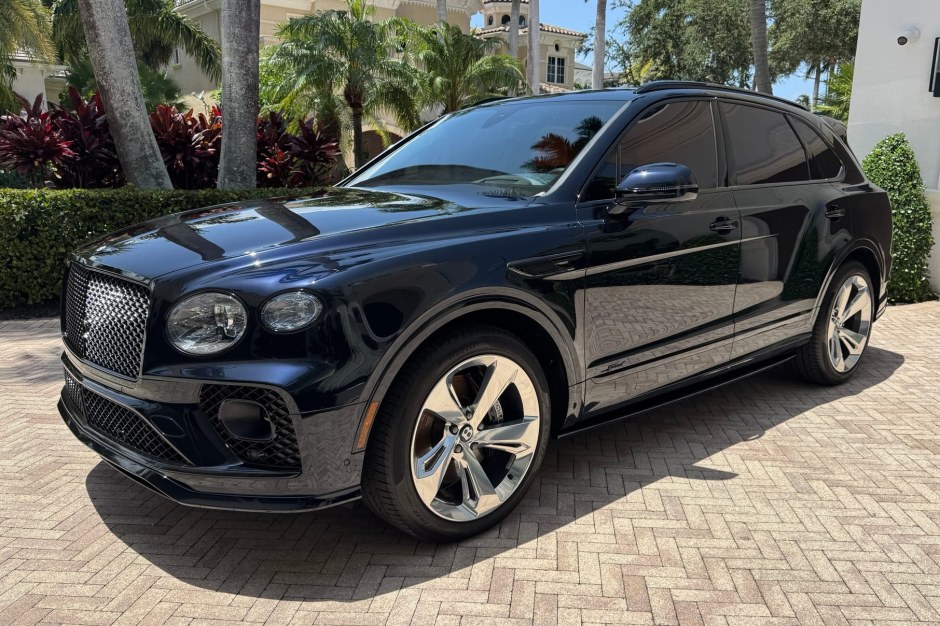 2022 Bentley Bentayga sold at auction for $176,000