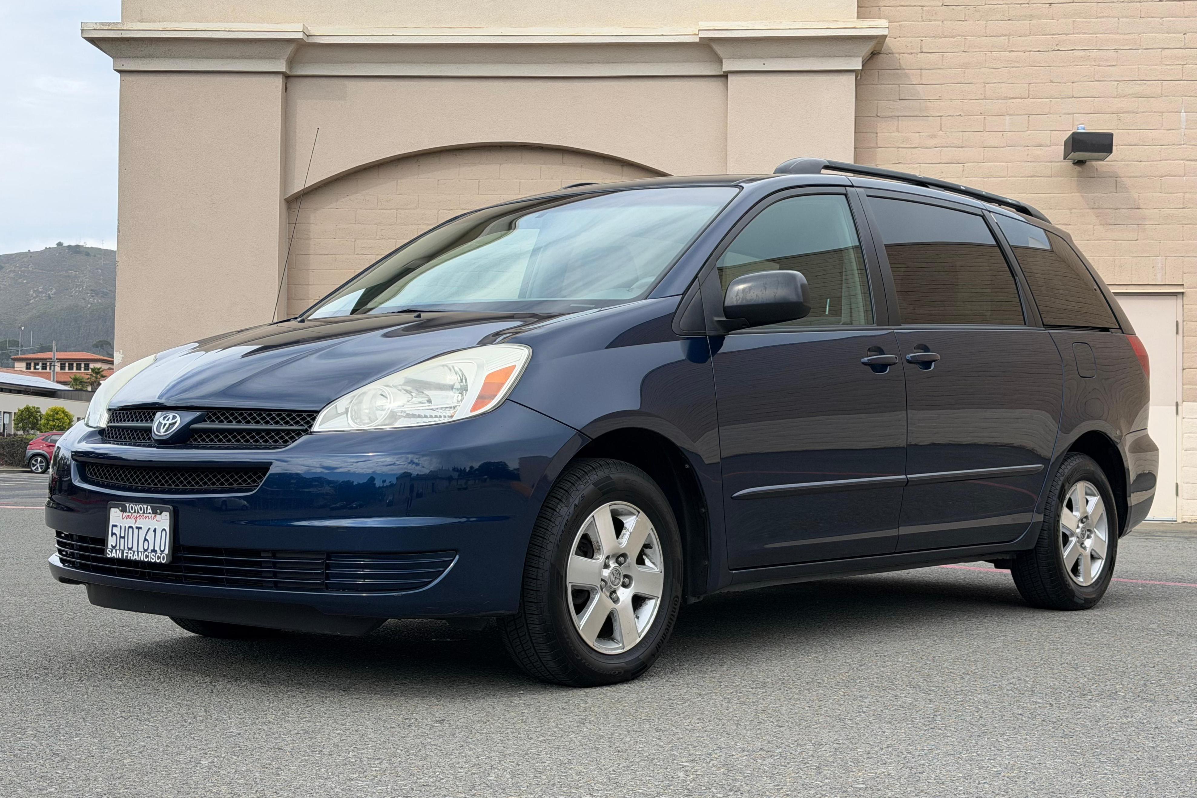 2004 Toyota Sienna sold at auction for $12,600