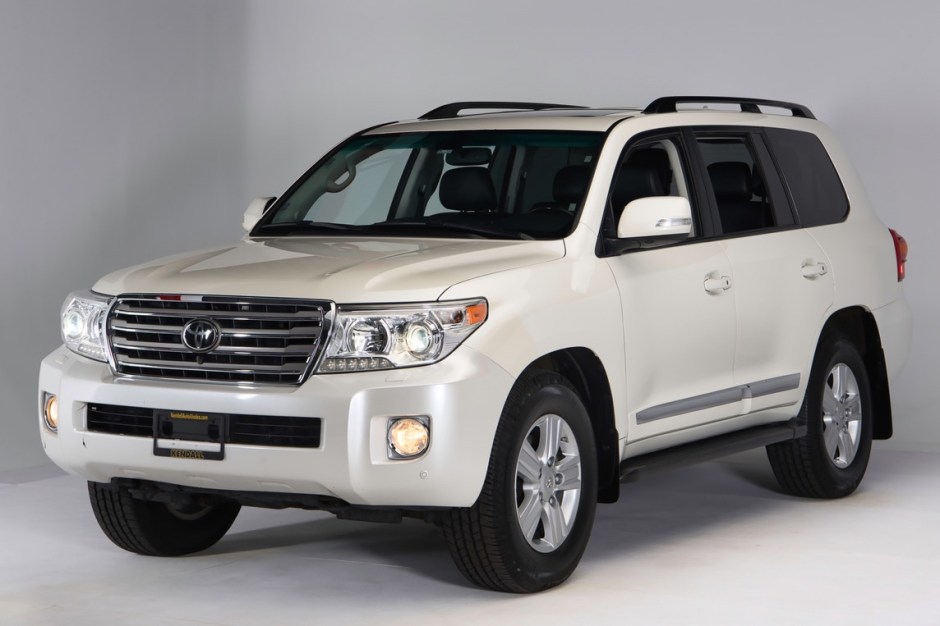 2015 Toyota Land Cruiser 200 Series sold at auction for $60,000