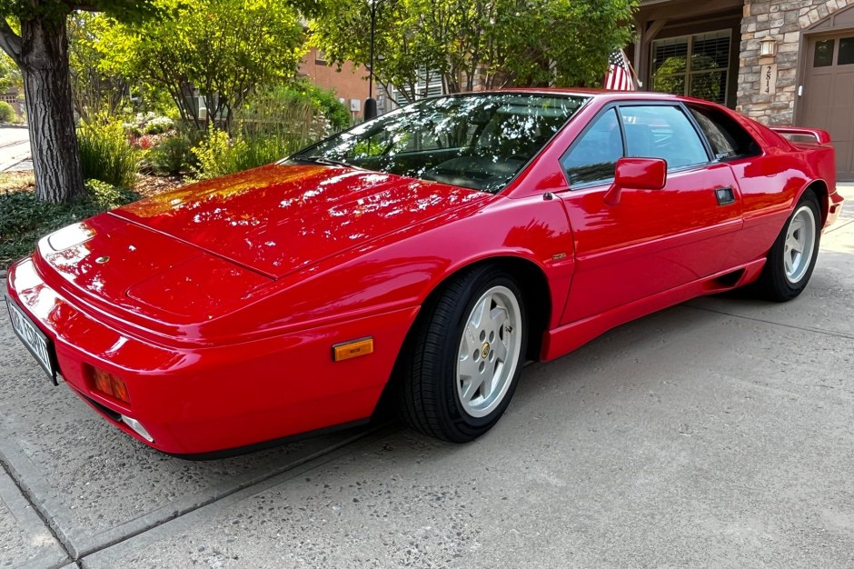 1988 Lotus Esprit sold at auction for $33,000