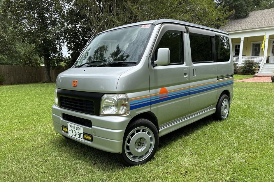 1999 Honda Acty sold at auction for $9,400
