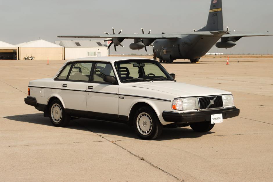 1991 Volvo 240 Series sold at auction for $6,700