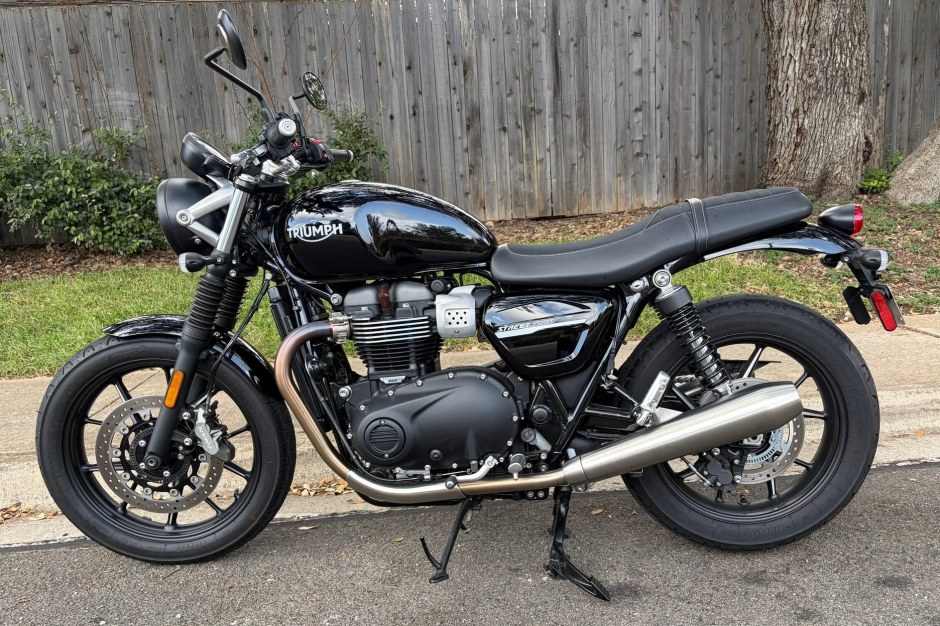 2019 Triumph Bonneville sold at auction for $5,400