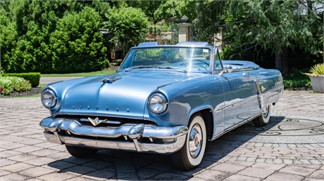 1953 Lincoln Capri sold at auction for $38,000