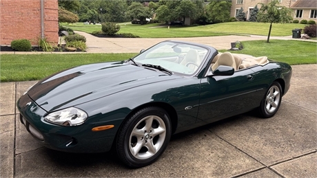 2000 Jaguar XK8 sold at auction for $7,000