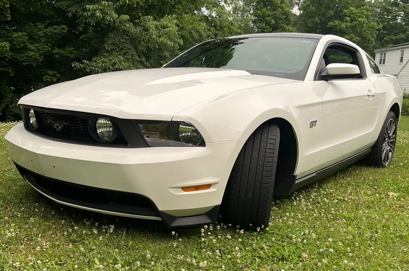 2010 Ford Mustang sold at auction for $19,500