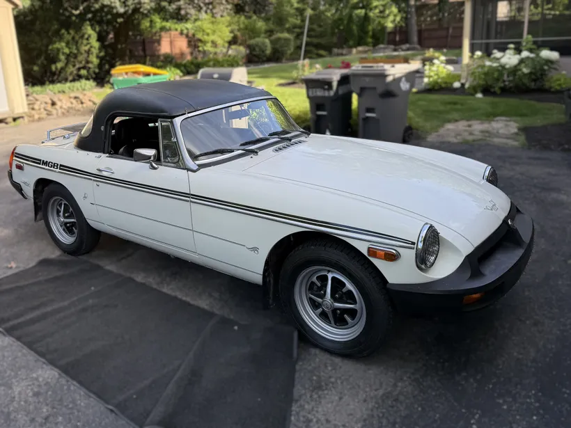1980 MG B sold at auction for $3,000