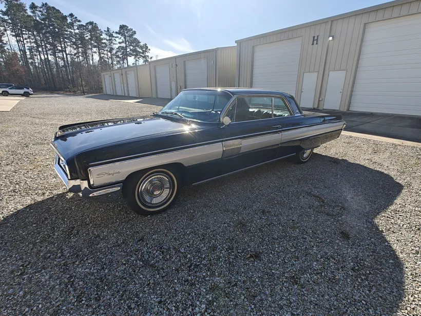 1962 Oldsmobile Starfire sold at auction for $21,750