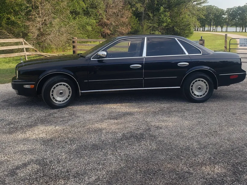 1996 Nissan President sold at auction for $3,700