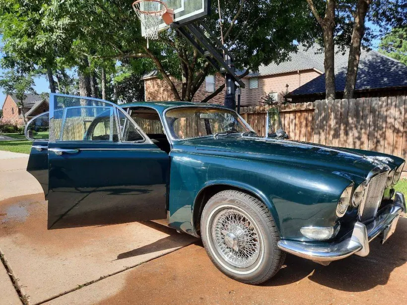 1967 Jaguar 420 sold at auction for $1,500