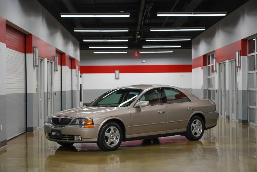 2000 Lincoln LS sold at auction for $11,500