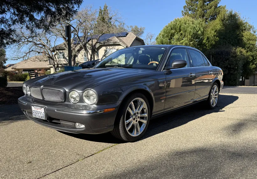 2005 Jaguar XJ sold at auction for $7,000