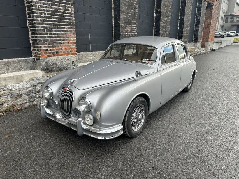 1960 Jaguar Mk I sold at auction for $21,000
