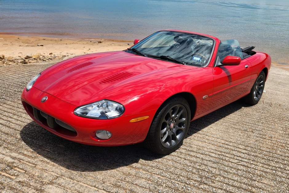 2001 Jaguar XKR sold at auction for $10,000