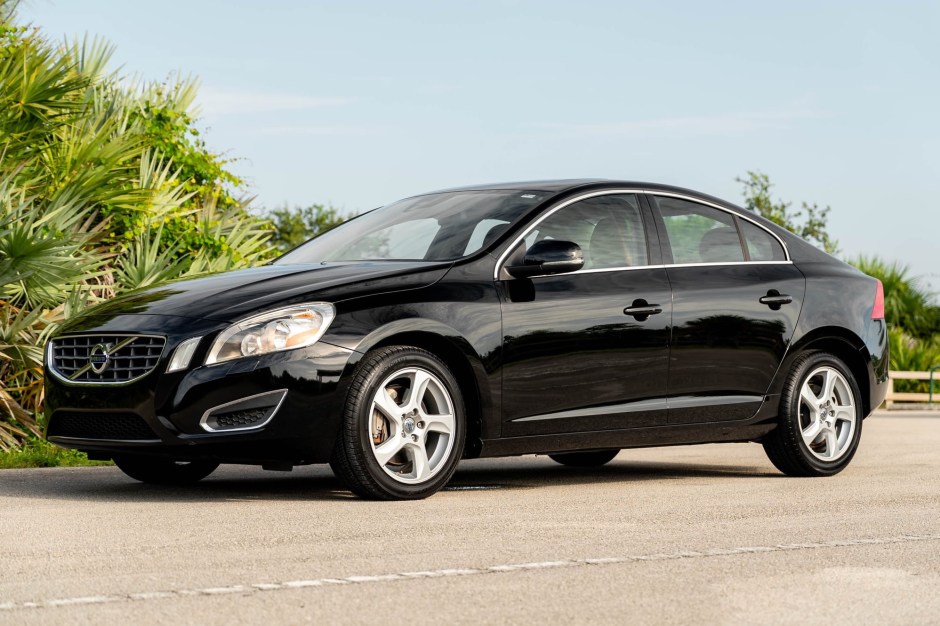 2013 Volvo S60 sold at auction for $9,999