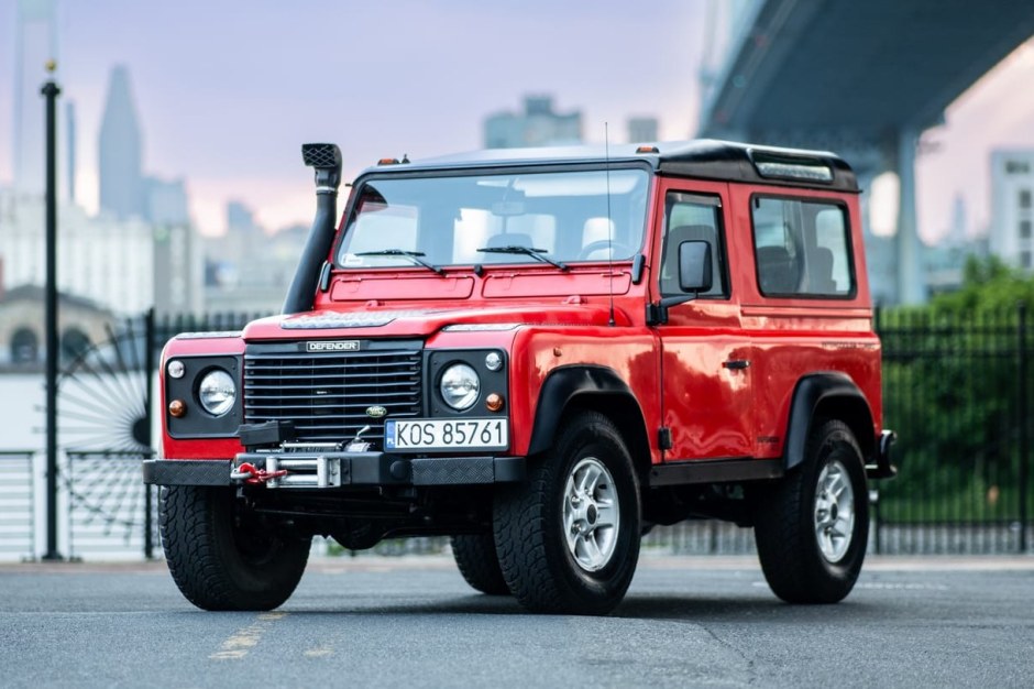 1998 Land Rover Defender sold at auction for $36,500