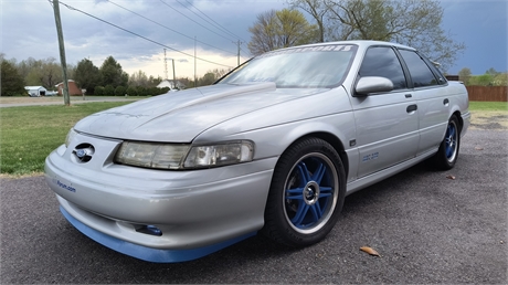 1993 Ford Taurus sold at auction for $4,000